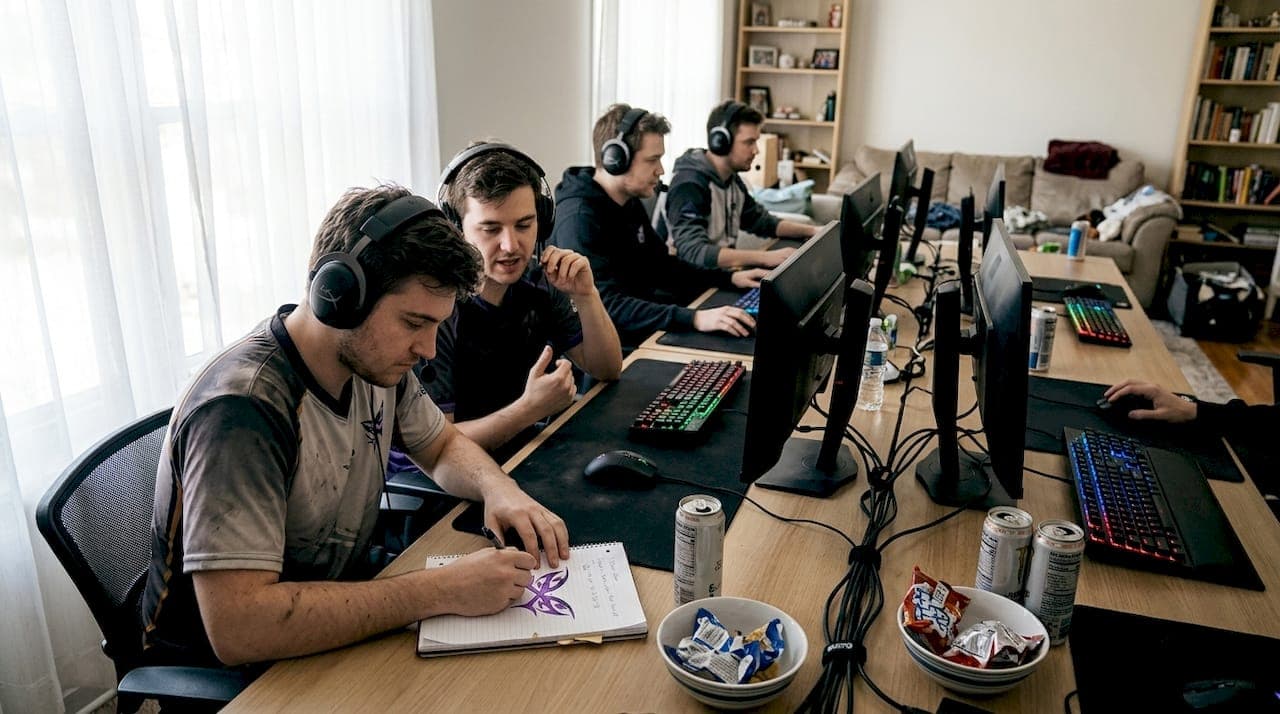 Top esports teamwork strategies for victory: proven methods